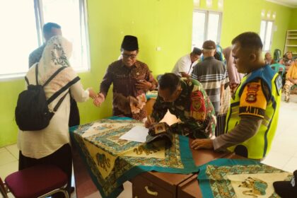 Penyaluran BLT-DD 2025 di Desa G2 Dwijaya Kecamatan Tugumulyo Salurkan. Foto: Ist