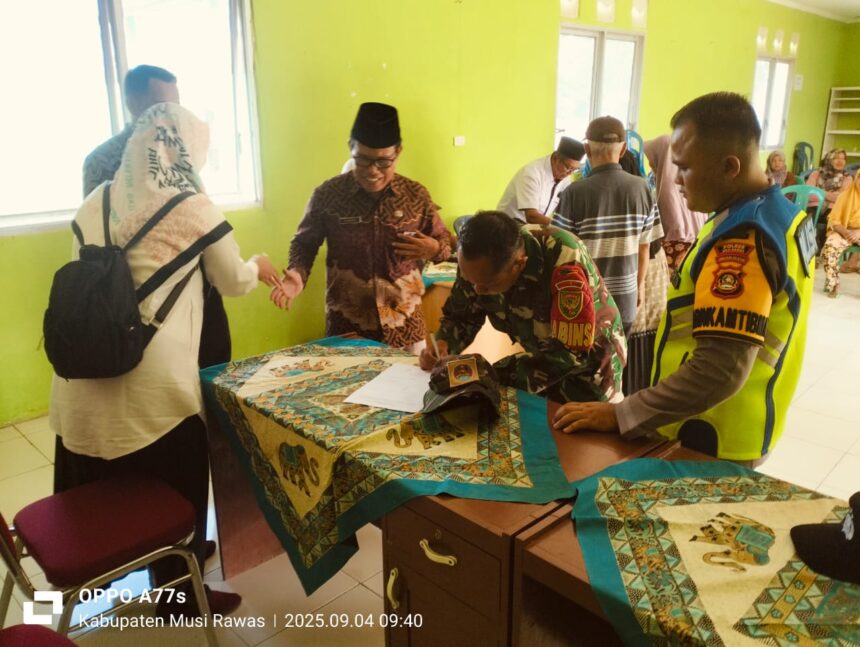 Penyaluran BLT-DD 2025 di Desa G2 Dwijaya Kecamatan Tugumulyo Salurkan. Foto: Ist