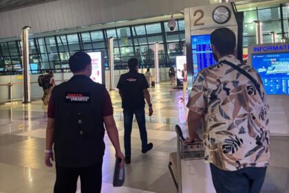 Kantor Imigrasi Kelas I Khusus Non TPI Jakarta Selatan mendeportasi WNA) melalui Bandara Internasional Soekarno-Hatta tujuan Syria pada Rabu (3/9/2025) malam. Foto: Ist