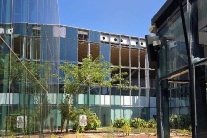 Bandara Ramon di Israel selatan dihantam drone bunuh diri Houthi Yaman. Foto: X.com @EasternVoices