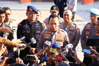 Kapolri Jenderal Listyo Sigit Prabowo usai mendampingi Presiden Prabowo Subianto menjenguk anggota Polri yang menjadi korban saat mengamankan aksi kerusuhan baru-baru ini. Foto: Dok Divisi Humas Polri