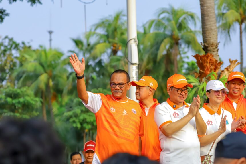 Apel Akbar Atlet DKI Jakarta dalam rangka memperingati Hari Olahraga Nasional (HAORNAS) ke-42 Tahun 2025 dikukuhkan Gubernur DKI Jakarta Pramono Anung di halaman Balai Kota, Jakarta Pusat, Minggu (7/9).