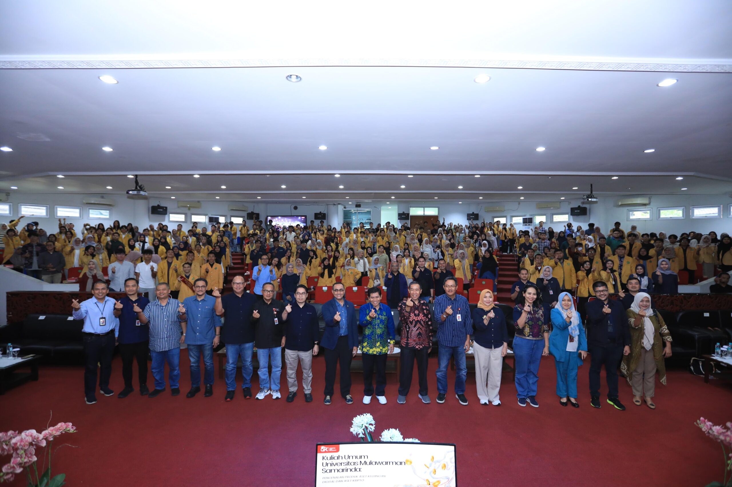 Otoritas Jasa Keuangan (OJK) bersama Self-Regulatory Organizations (SRO) yakni Bursa Efek Indonesia (BEI), Kliring Penjaminan Efek Indonesia (KPEI), dan Kustodian Sentral Efek Indonesia (KSEI) serta Asosiasi terus mendorong peningkatan literasi dan inklusi pasar modal kepada generasi muda di daerah dengan menggelar Sosialisasi dan Edukasi Pasar Modal Terpadu (SEPMT) 2025 di Samarinda, Kalimantan Timur yang berlangsung pada 10–12 September 2025.