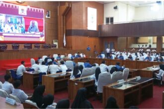 DPRD Kabupaten Musi Rawas gelar audiensi bersama tenaga honorer yang belum masuk dalam skema rekrutmen Pegawai Pemerintah dengan Perjanjian Kerja (PPPK) paruh waktu. Pertemuan berlangsung di ruang rapat DPRD Musi Rawas pada Rabu 17/09/2025.