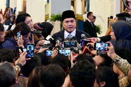Erick usai serah terima jabatan (sertijab) dengan Menpora sebelumnya, Dito Ariotedjo di Auditorium Wisma Kemenpora, Senayan, Jakarta, Kamis (18/9/2025). Foto/ipol