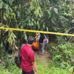Sosok mayat siswi SMA berinisial ADR (15) yang mengapung di sungai Kampung Gunung Batin Udik, Lampung Tengah. Foto: IG @lampunggehnews