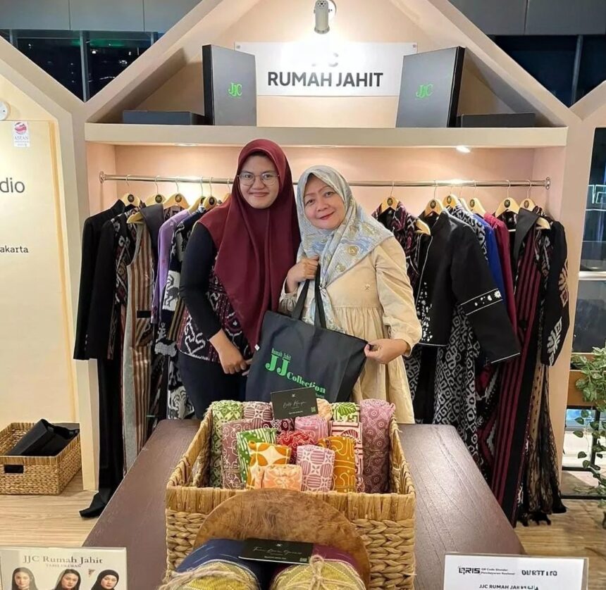 Perjalanan usaha yang makin berkembang ini ternyata tidak terlepas dari dukungan BRI, di mana JJC Rumah Jahit tergabung dalam program Rumah BUMN BRI Jakarta sejak 2024. Foto: Dok BRI