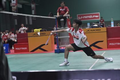 Pemain tunggal ketiga Yarits Al Kaaf Rengganingtyas, tampil sebagai penentu kemenangan PB Djarum A usai menyudahi perlawanan luar biasa yang ditampilkan Yusack Christian dengan skor 21-18, 22-20.