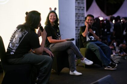 Ketua Yayasan Pita Kuning, Tyas Amalia dalam acara Mens Rea, Stand Up Comedy terbesar di Asia Tenggara, pada Sabtu (30/8/2025). Foto: Ist