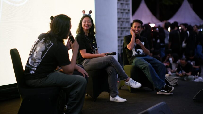 Ketua Yayasan Pita Kuning, Tyas Amalia dalam acara Mens Rea, Stand Up Comedy terbesar di Asia Tenggara, pada Sabtu (30/8/2025). Foto: Ist