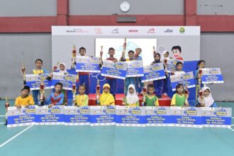Para pemenang Festival SenengMinton Solo 2025 yang berangsung di GOR FKOR UNS, Selasa 23 September 2025. Foto/megapro