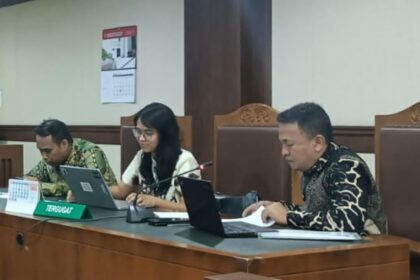 Anrico Pasaribu SH, Ketua Bidang Pembelaan Wartawan dan Pembinaan Hukum PWI Pusat dalam persidangan yang digelar di PN Jakarta Pusat. Foto: Ist