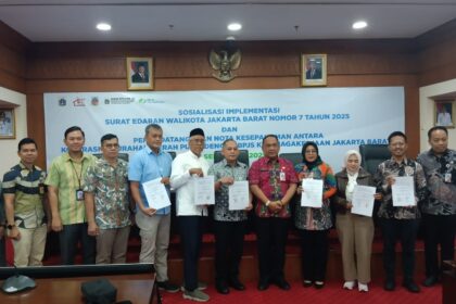 BPJS Ketenagakerjaan wilayah Jakarta Barat resmi menandatangani nota kesepahaman dengan Koperasi Kelurahan Merah Putih (KKMP) di Ruang Pola, Kantor Pemerintah Kota (Pemkot) Jakarta Barat, terkait implementasi Surat Edaran Wali Kota Jakarta Barat Nomor 7 Tahun 2025.