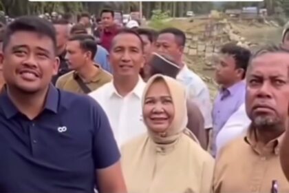 Dalam sebuah video yang viral, Bobby tampak menghentikan truk bermuatan besar yang melintas, dan meminta sopirnya agar mengganti pelat kendaraan ke pelat Sumut (BK atau BB) jika ingin terus beroperasi di wilayahnya. Foto: Tangkap layar IG @aceh.viral