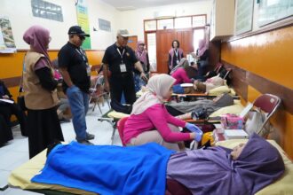 Sehat, sebanyak 58 warga RW 10 Kelurahan Pondok Bambu, Duren Sawit, Jakarta Timur, antusias mendonorkan darahnya di Sekretariat RW di Jalan Bambu Apus Raya no 192 Kavling Pondok Bambu, Sabtu (22/11/2025). Foto: Ist