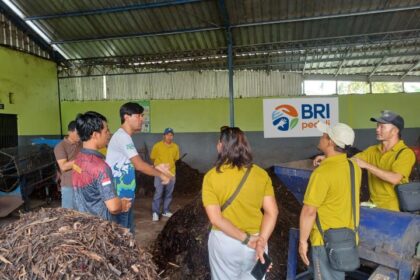 Kegiatan BRI Peduli ‘Yok Kita Gas’ dilakukan melalui Pelatihan Diversifikasi dan Penguatan Mutu Produk Pupuk Kompos yang berlangsung di Tempat Pengolahan Sampah Reduce, Reuse, Recycle (TPS3R) Pudak Mesari, Badung, Provinsi Bali pada Sabtu (30/8/2025). Foto: Dok BRI