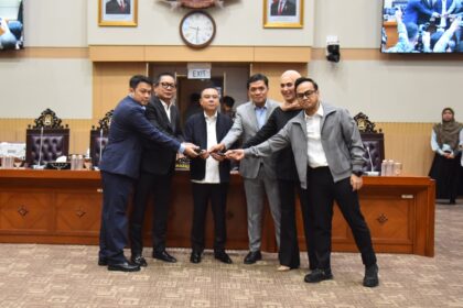 Pergantian Pimpinan Komisi III DPR RI dipimpin oleh Wakil Ketua DPR RI Sufmi Dasco Ahmad, di Gedung Nusantara II, Kamis (4/9/2025.) Foto:
