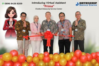 Tampak pada gambar (kiri-kanan): J. Fadhillah Ahmad - Service Manager, Atika Tias Utami - Customer Care Manager, Heru Chandra – Direktur, Robby Verjanto - Division Manager, dan Anton - Branch Manager berfoto bersama dalam peresmian peluncuran virtual assistant, Prima di Jakarta pada Kamis (4/09/2025). Foto: Datascip