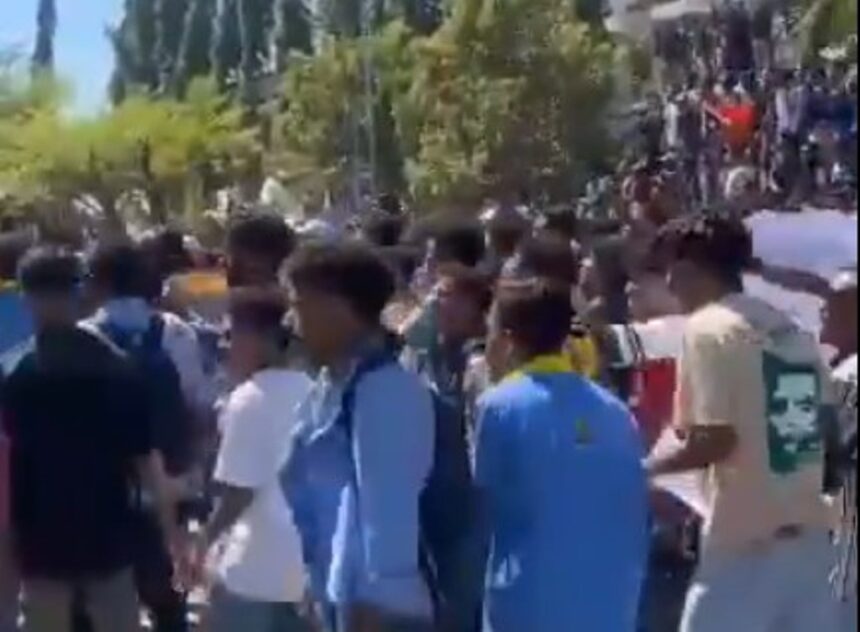 Aksi protes mahasiswa di Timor Leste. Foto: X