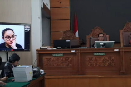 Nikita Mirzani saat sidang secara daring di PN Jaksel, Kamis (4/9/2025). Foto: ipol.id