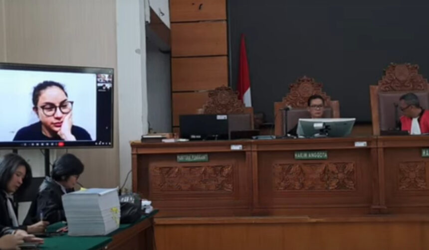 Nikita Mirzani saat sidang secara daring di PN Jaksel, Kamis (4/9/2025). Foto: ipol.id