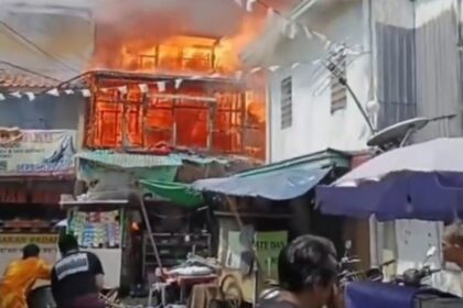 Kebakran di Jalan Tangki, Gang Langgar, Kelurahan Tangki, Kecamatan Tamansari, Jakarta Barat. Foto: ipol.id