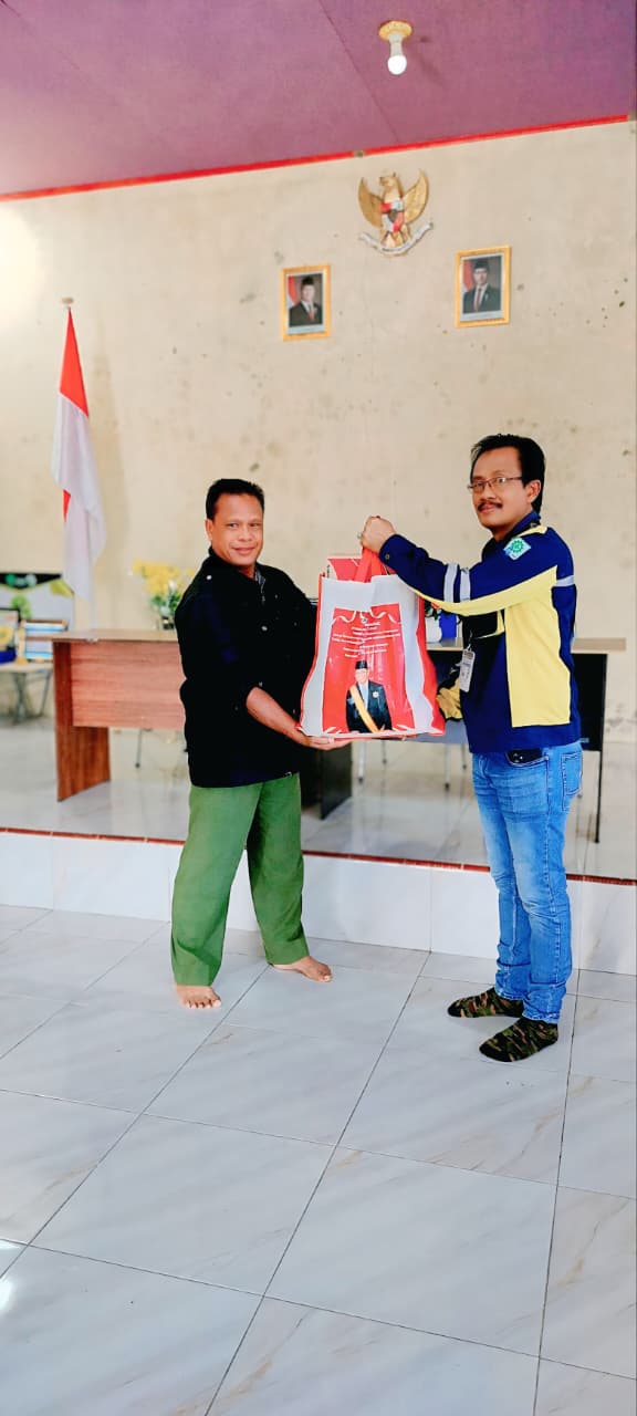 PT Wana Kencana Mineral (WKM) Salurkan 927 Paket Sembako di Kecamatan Wasile Selatan, Halmahera Timur 2 WhatsApp Image 2025 09 14 at 05.49.34 2