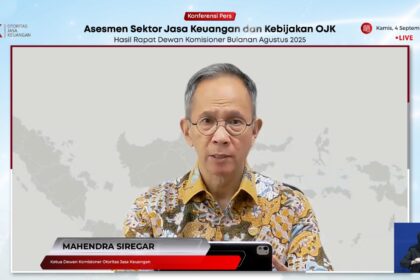 Ketua Dewan Komisioner OJK Mahendra Siregar