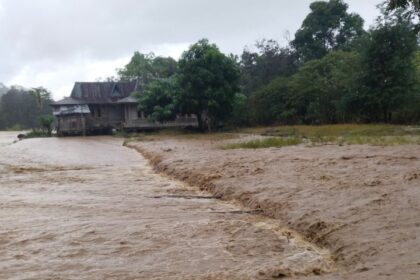 [22.37, 9/9/2025] Indopos Iqbal: Kondisi bencana banjir bandang melanda di wilayah Kabupaten Nagekeo, Nusa Tenggara Timur, Selasa (9/9/2025). Foto: BPBD Kabupaten Negekeo [22.50, 9/9/2025] Indopos Iqbal: