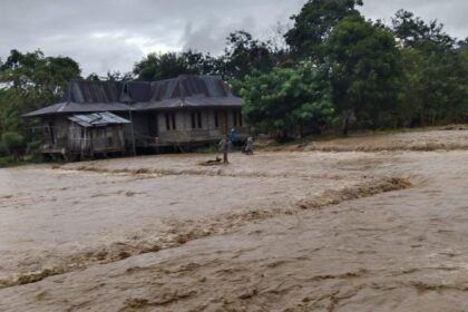 Kondisi banjir bandang melanda di Kabupaten Nagekeo, Nusa Tenggara Timur, Senin (8/9/2025). Foto: BPBD Kabupaten Nagekeo