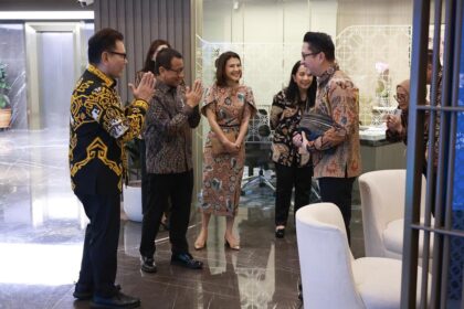 BNI memperingati Hari Pelanggan Nasional 2025 dengan menghadirkan serangkaian inisiatif konkret untuk memperkuat kedekatan dengan nasabah sekaligus mendorong praktik bisnis berkelanjutan. Rangkaian kegiatan ini mengusung tema 'Setia Menemani Setiap Langkahmu, Mewujudkan Masa Depan yang Hijau dan Inklusif'. Foto: Dok BNI