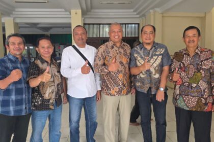 Sekjen APTRI bersama Koordinator petanii tebu..