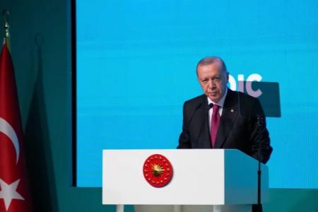 Recep Tayyip Erdogan menegaskan,  KTT Islam-Arab yang digelar di Doha, Senin (15/9), membuktikan dukungan penuh dunia Islam terhadap Qatar (Foto: AP)