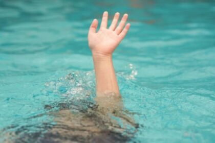 Wisatawan Asal Jakarta Timur yang Terseret Ombak di Pantai Kebon Kalapa Kecamatan Cisolok, Kabupaten Sukabumi, Jawa Barat, Minggu (22/09/2025). Foto: Istock @VacharapongW