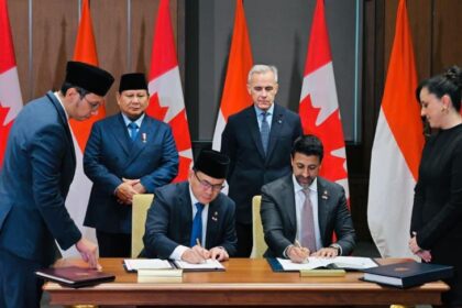 Presiden Prabowo Subianto dan Perdana Menteri Kanada Mark Carney menyaksikan upacara penandatanganan Nota Kesepahaman antara Indonesia dan Kanada yang berlangsung di West Block, Parliament Hill, Ottawa.