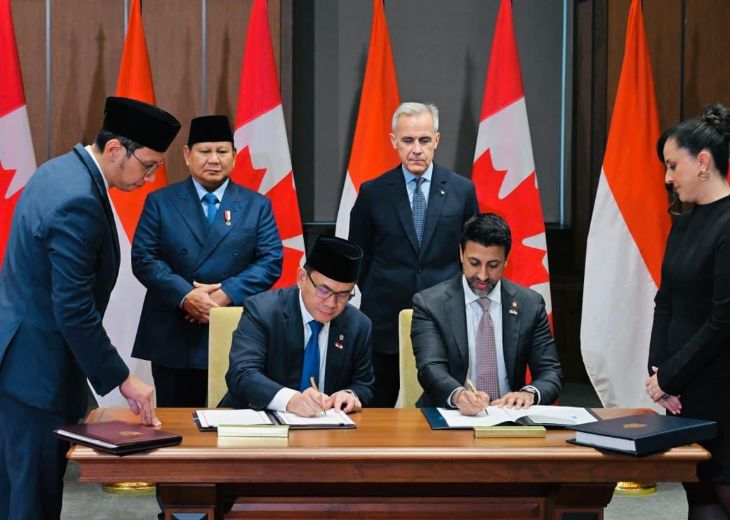 Presiden Prabowo Subianto dan Perdana Menteri Kanada Mark Carney menyaksikan upacara penandatanganan Nota Kesepahaman antara Indonesia dan Kanada yang berlangsung di West Block, Parliament Hill, Ottawa.