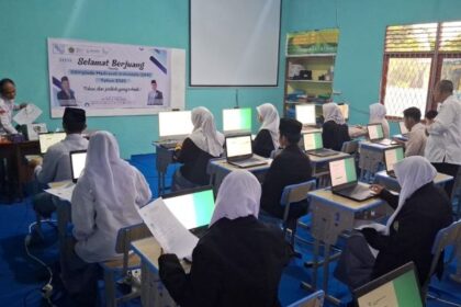 OMI digelar setiap tahun oleh Direktorat Kurikulum, Sarana, Kelembagaan, dan Kesiswaan (KSKK) Madrasah untuk mengembangkan minat bakat siswa madrasah dan sekolah terhadap Sains.