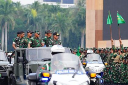 Panglima TNI Jenderal TNI Agus Subiyanto meninjau secara langsung pelaksanaan geladi kotor dalam rangka persiapan upacara puncak Hari Ulang Tahun ke-80 TNI di Monas.