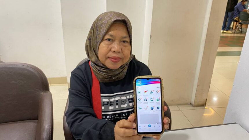 Sri Rahayu (55) mengaku tenang menjalani perawatan sakit jantungnya dengan JKN. Foto: Dok Humas