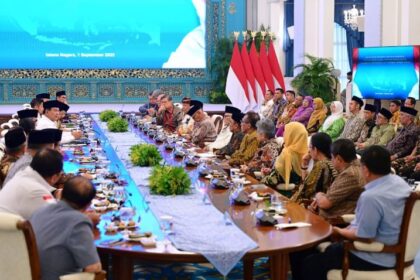 Presiden Prabowo Subianto saat menerima perwakolan organisasi buruh di Istana.