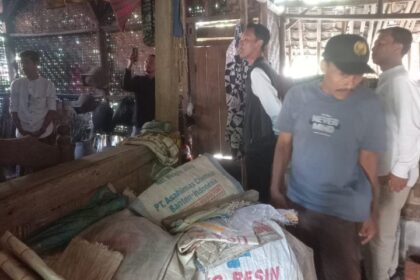 Tampak rumah reot milik Nenek Rumi di Kampung Margamulya, Desa Cigoong Utara, Cikulur, Kabupaten Lebak, bersama dua anak berkebutuhan khusus, Anas (30) dan Madhafi (22). Foto: Kemensos