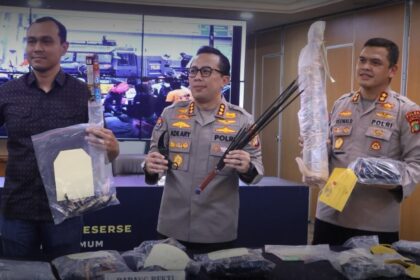 Kabid Humas Polda Metro Jaya Kombes Pol Ade Ary saat jumpa pers, Kamis (4/9/2025) malam. Foto: Instagram @poldametrojaya