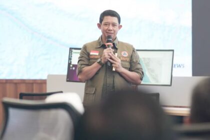 Kepala BNPB, Letjen TNI Suharyanto telah memerintahkan Deputi Bidang Penanganan Darurat BNPB, Mayjen TNI Budi Irawan untuk hadir di lokasi terdampak bencana banjir bandang melanda wilayah Kabupaten Nagekeo, Nusa Tenggara Timur, untuk memberikan pendampingan dan dukungan lain dibutuhkan selama proses tanggap darurat. Foto: Ist