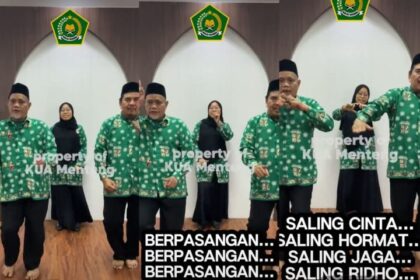 Bukan berupa joget viral atau prank konyol, melainkan yel-yel edukatif bernama “Tepuk Sakinah” yang dibawakan oleh pegawai Kantor Urusan Agama (KUA) Menteng, Jakarta. Foto: Tangkap layar TikTok @kua_menteng