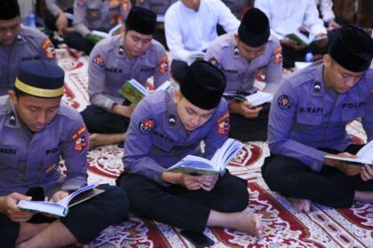Divhumas Polri gelar khataman Alquran jelang peringatan hari jadi ke-74, Senin (27/10/2025). Foto: Ist