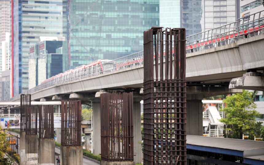 Tiang Monorel mangkrak di Rasuna Said. Foto: Ist