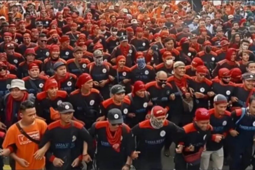 Demo buruh. Foto: Instagram @62dailydose