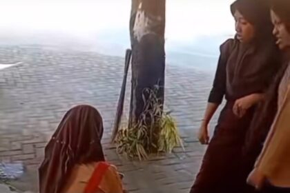 Aksi perundungan di SMK Negeri Balanipa, Polewali Mandar. Foto: Tangkapan layar TikTok @feegramindo