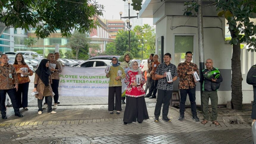 Kantor Cabang BPJS Ketenagakerjaan Jakarta Grha BPJamsostek menggelar kegiatan Employee Volunteering bertema “Go Green”. Foto: Ist