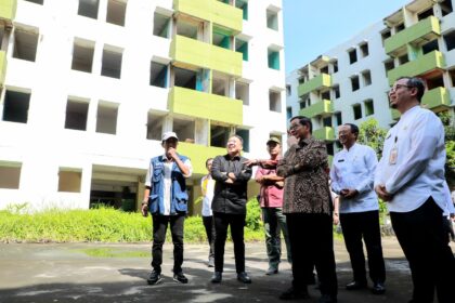 Gubernur DKI Jakarta Pramono Anung saat berkeliling area Rusunawa Cluster C. Foto: Ist